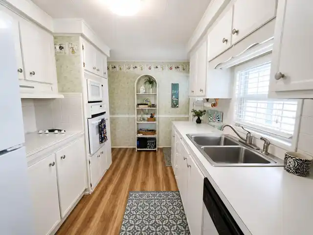 Listing Photo 5