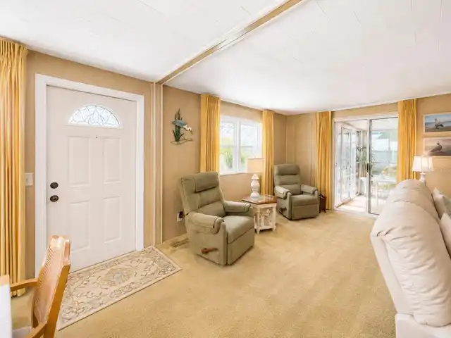 Listing Photo 10