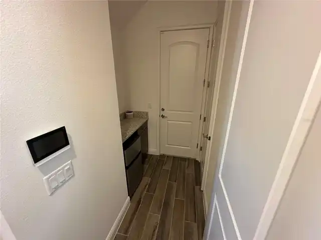 Listing Photo 8