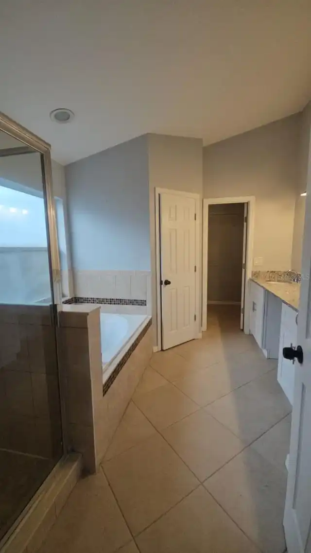 Listing Photo 12