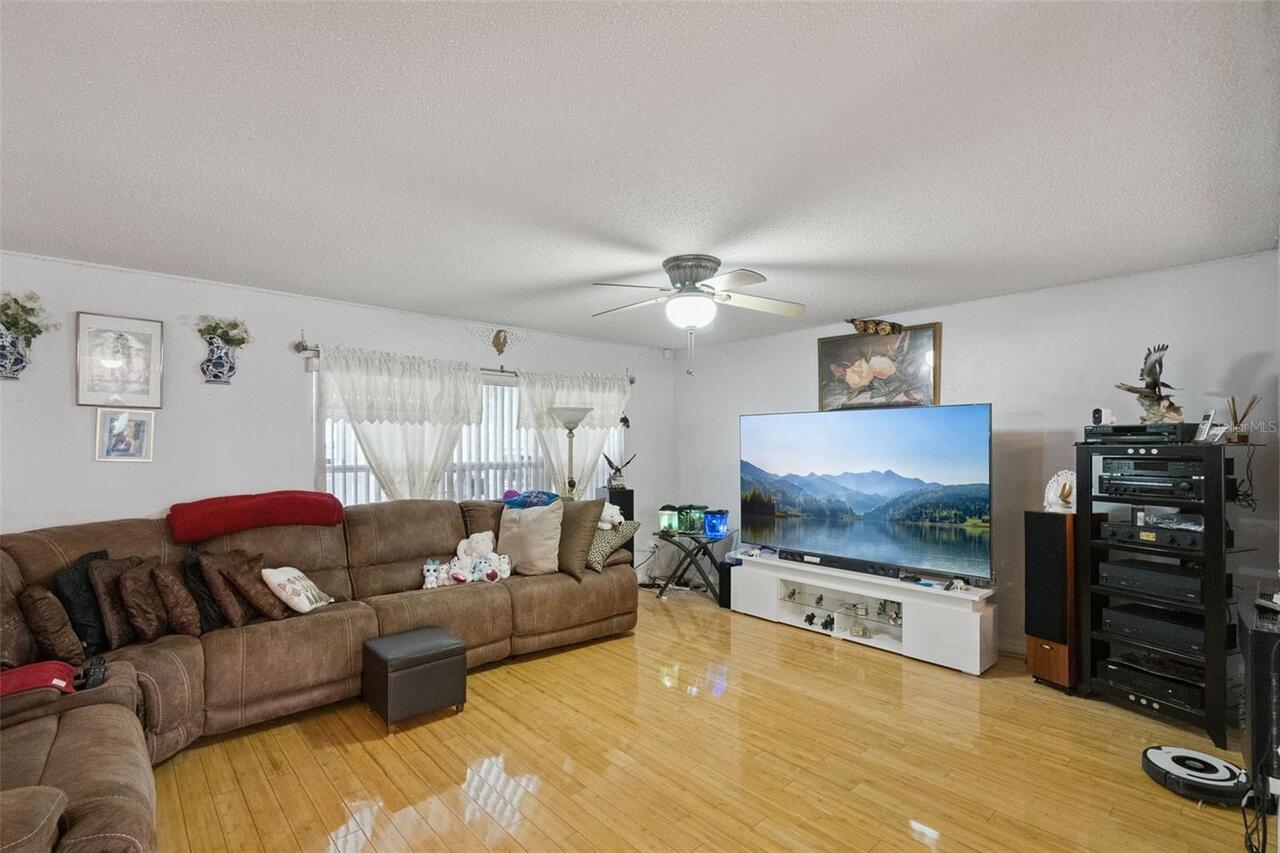Listing Photo 11