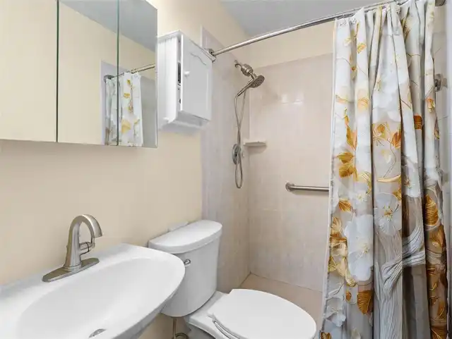 Listing Photo 12