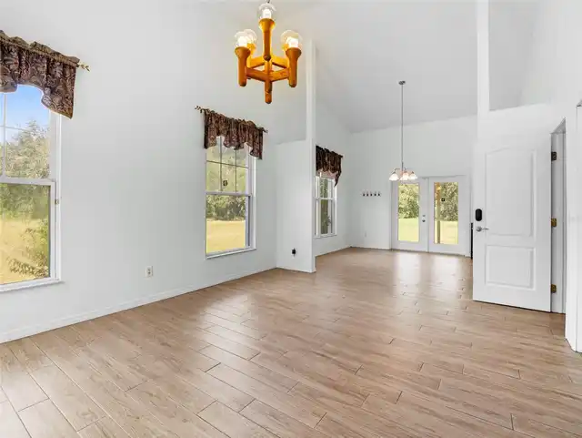 Listing Photo 14