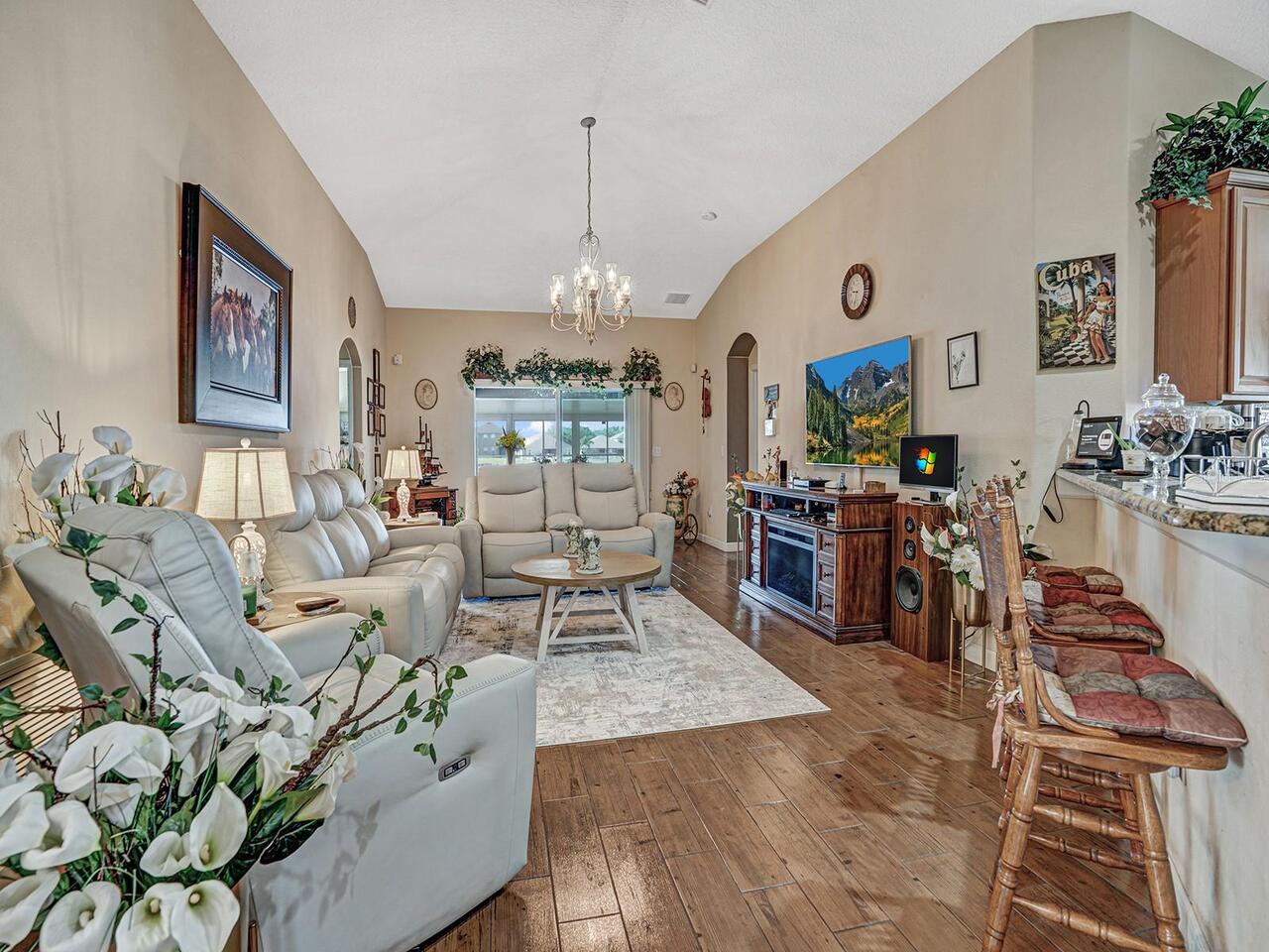 Listing Photo 9