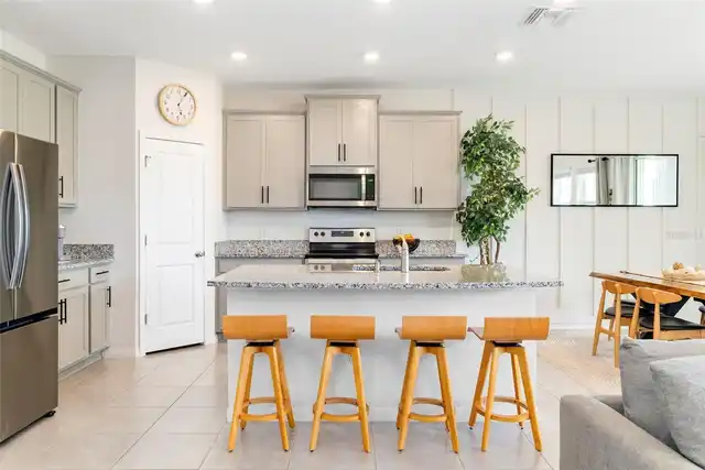 Listing Photo 10