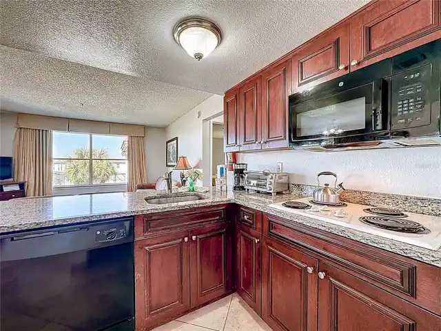 Listing Photo 12