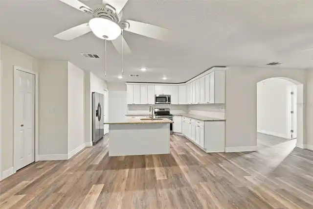Listing Photo 12