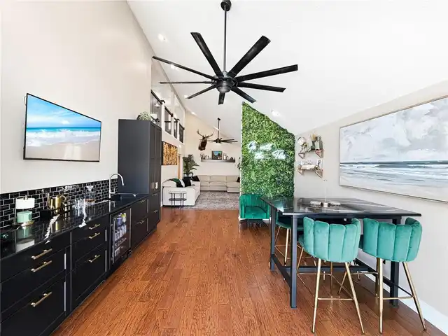 Listing Photo 10