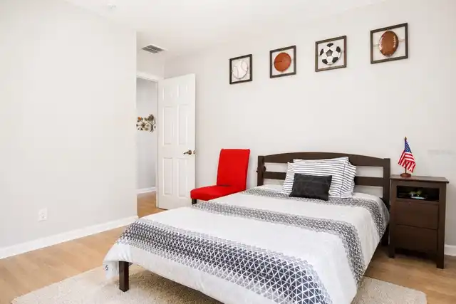 Listing Photo 11