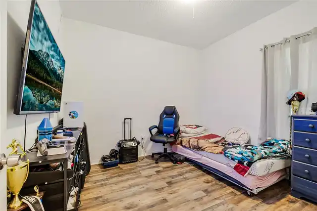 Listing Photo 14