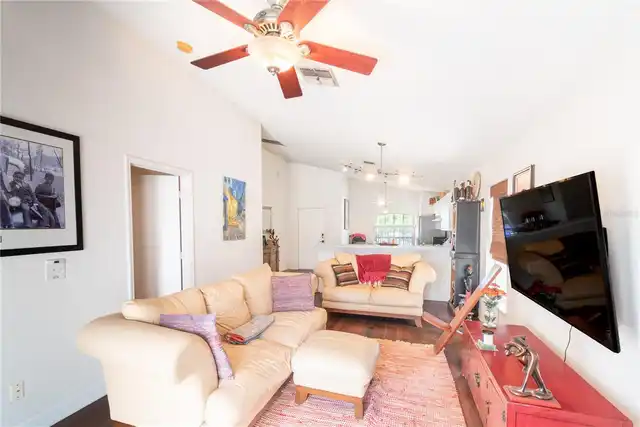 Listing Photo 9