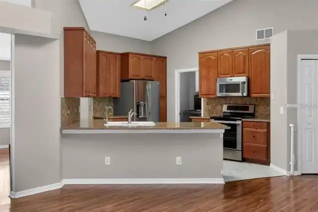 Listing Photo 10