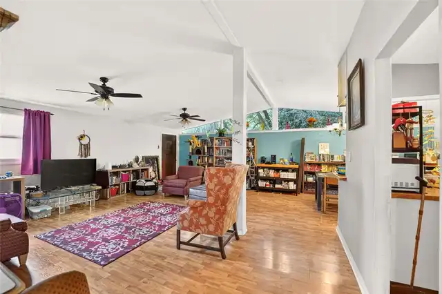 Listing Photo 8
