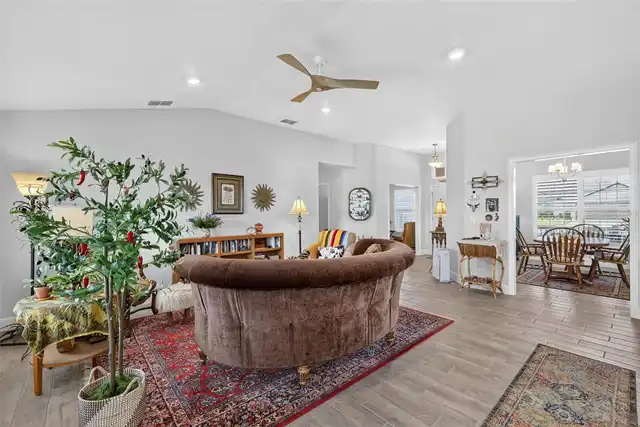 Listing Photo 14