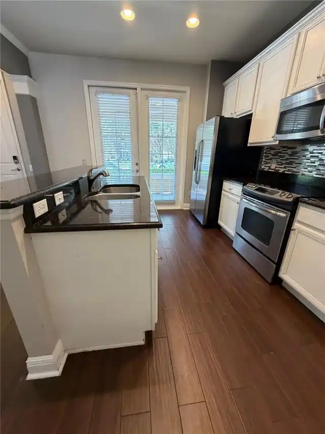 Listing Photo 10