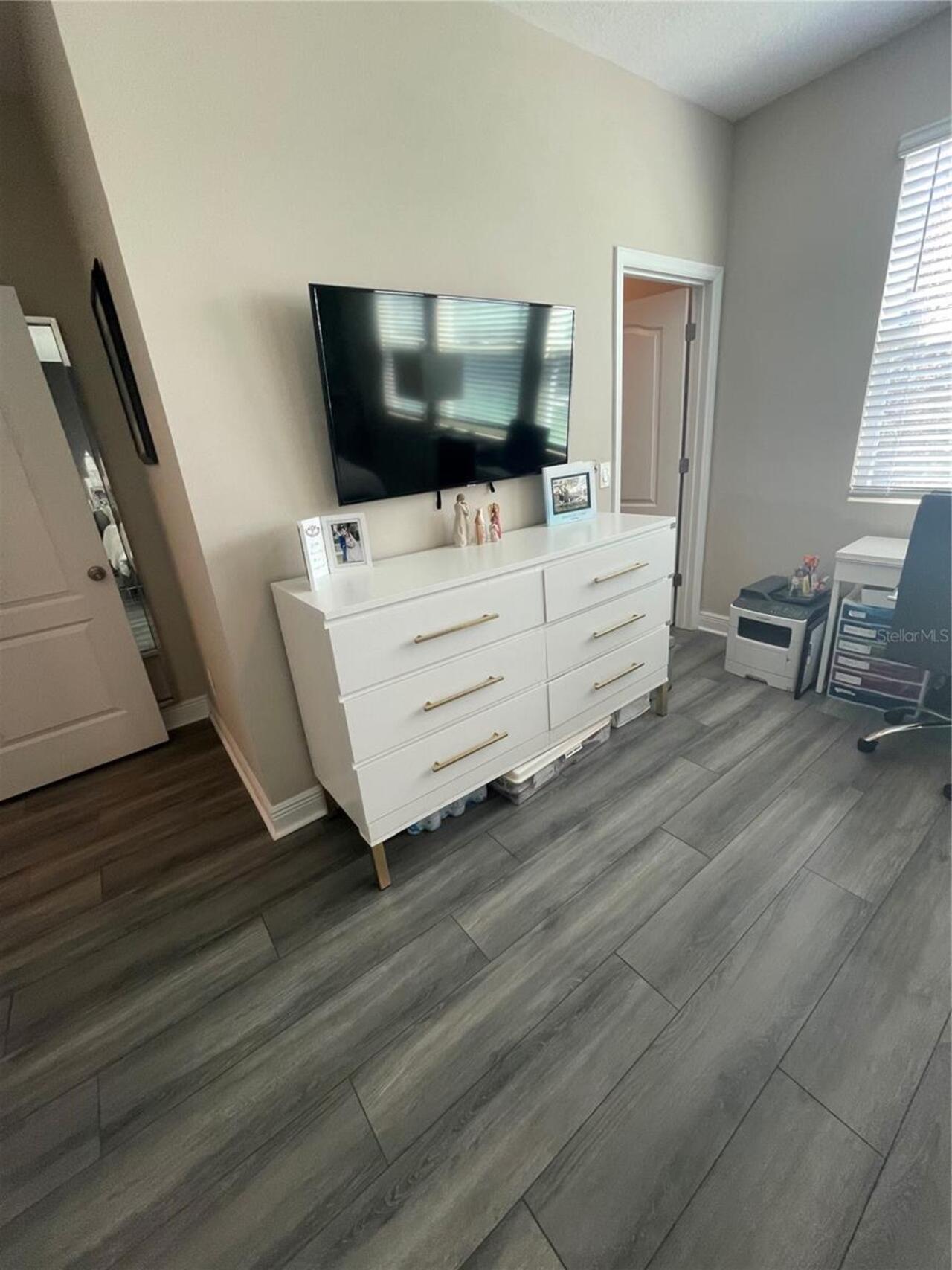 Listing Photo 11