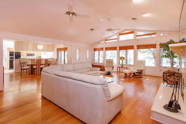 Listing Photo 10