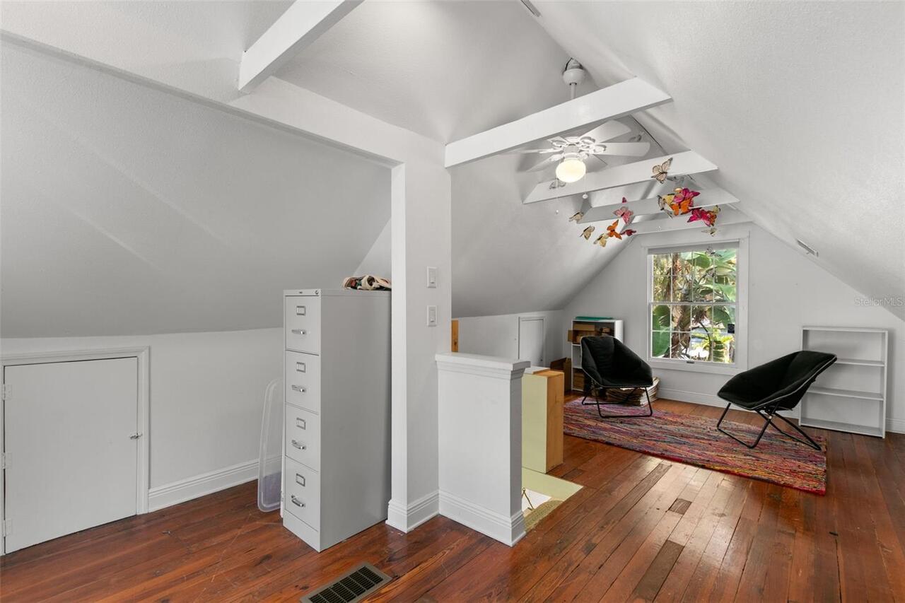 Listing Photo 10