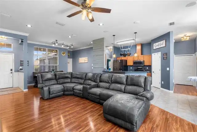Listing Photo 11