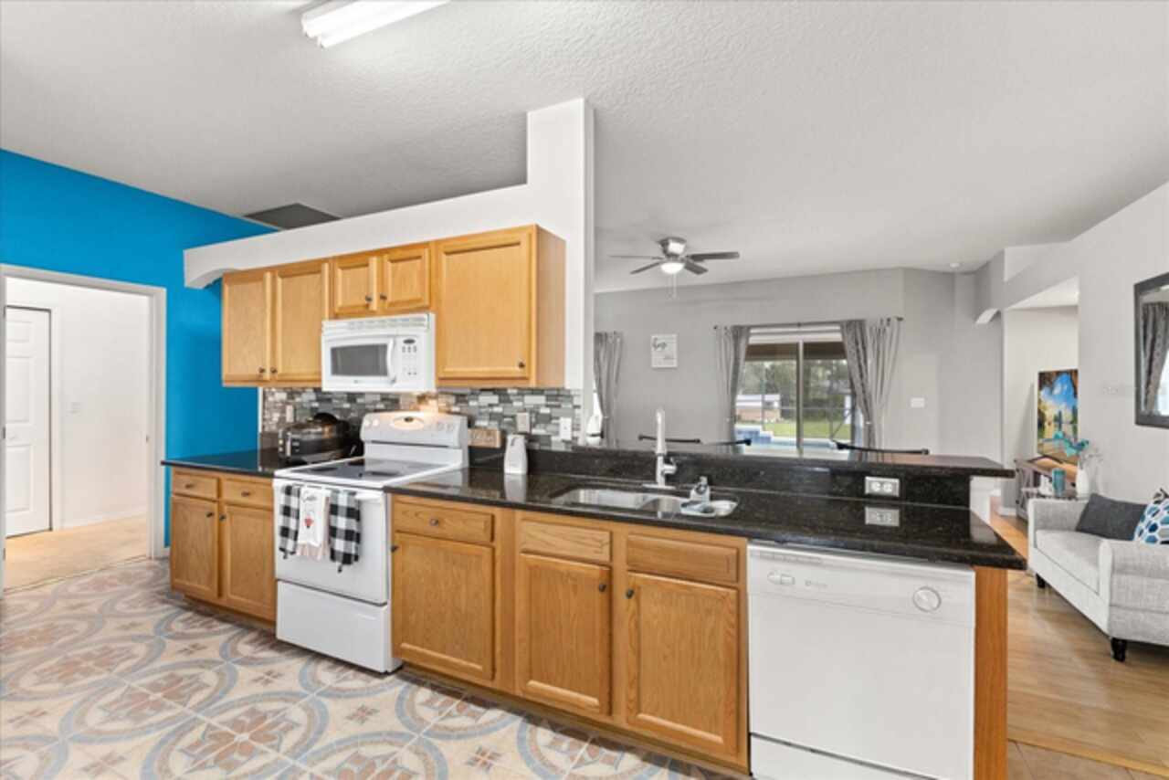 Listing Photo 11
