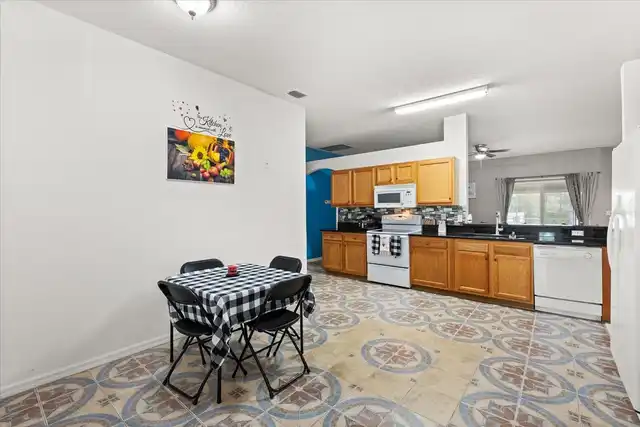 Listing Photo 7
