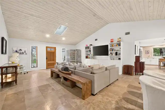 Listing Photo 8