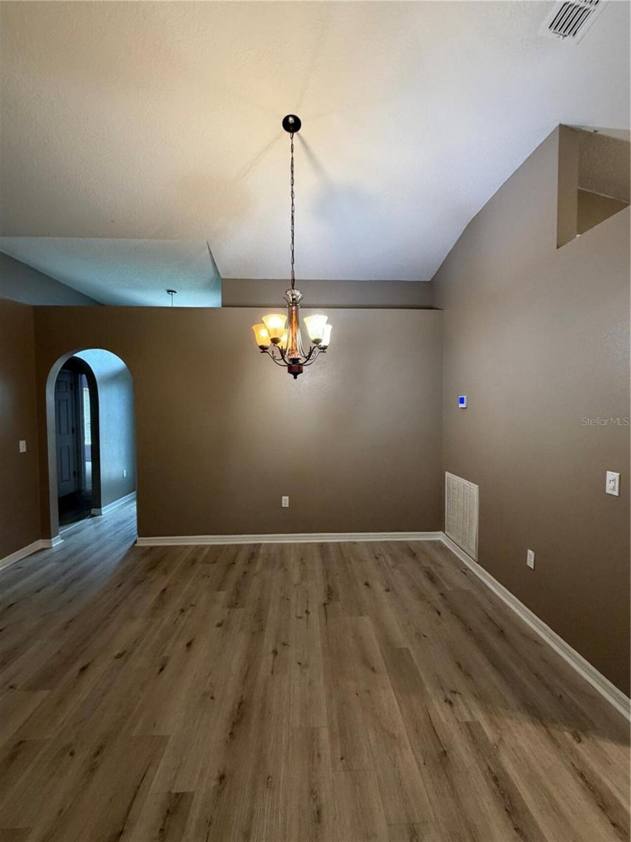 Listing Photo 9