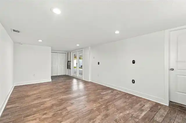 Listing Photo 12