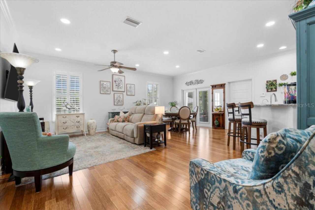 Listing Photo 12