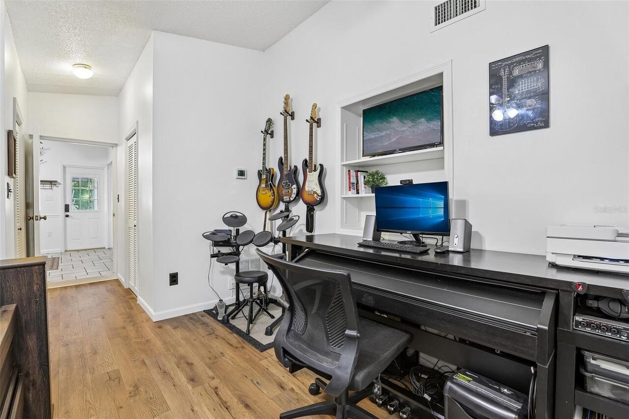 Listing Photo 12