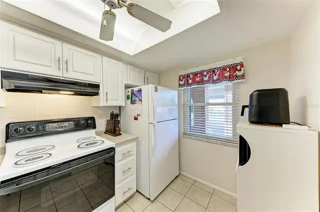 Listing Photo 10