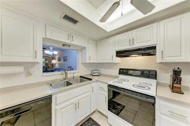 Listing Photo 12
