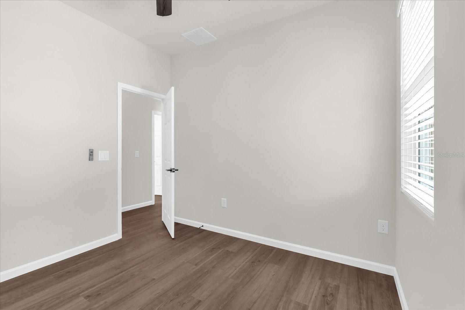 Listing Photo 14