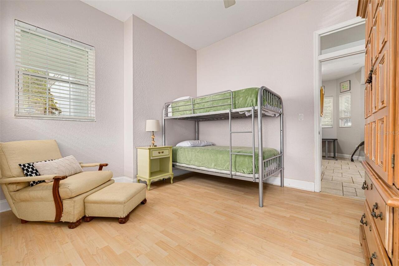 Listing Photo 14