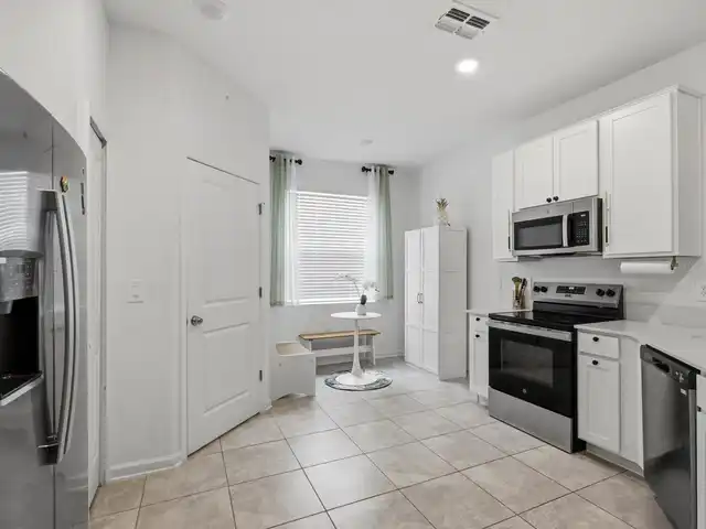 Listing Photo 10