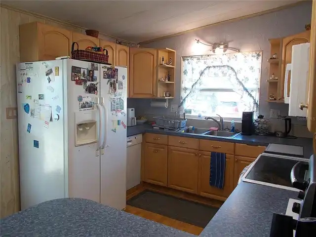 Listing Photo 6