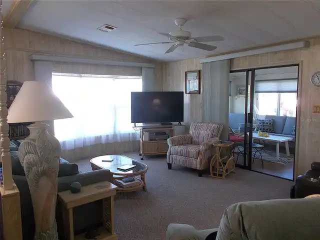 Listing Photo 11