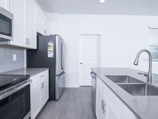 Listing Photo 10