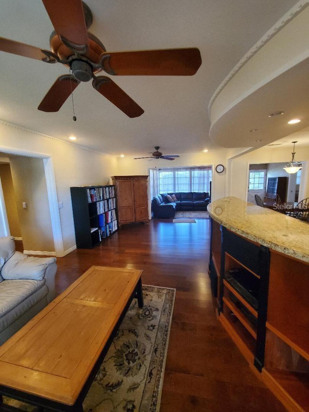 Listing Photo 11