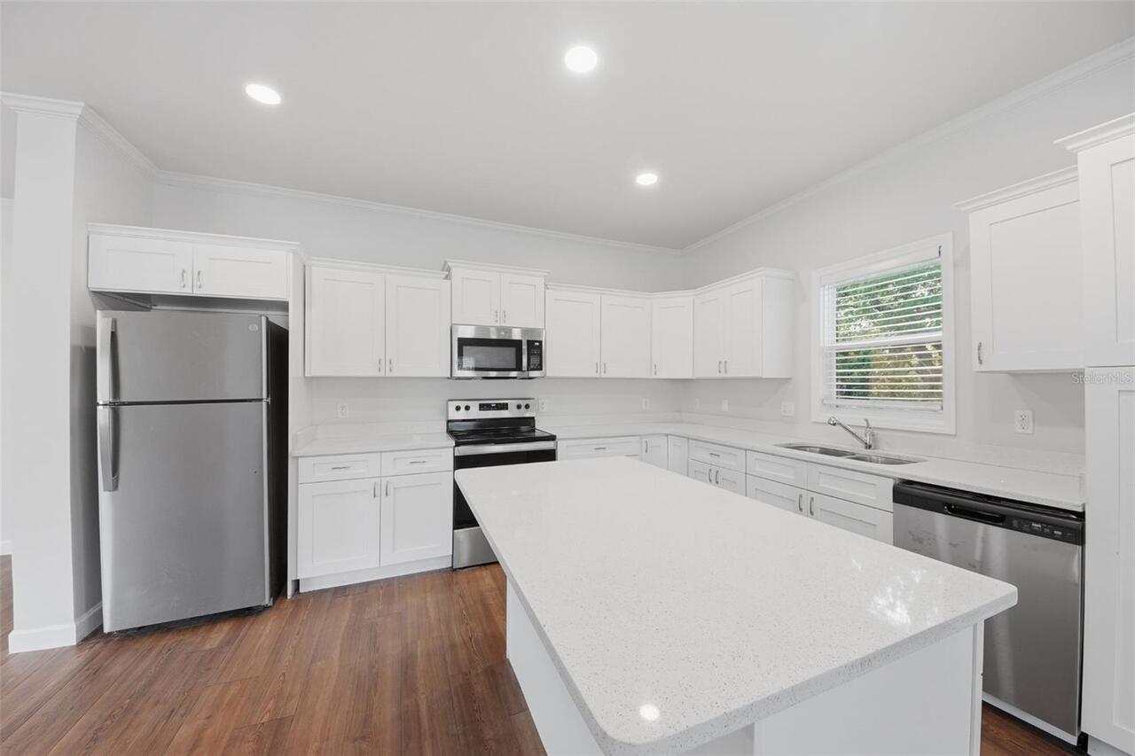 Listing Photo 8