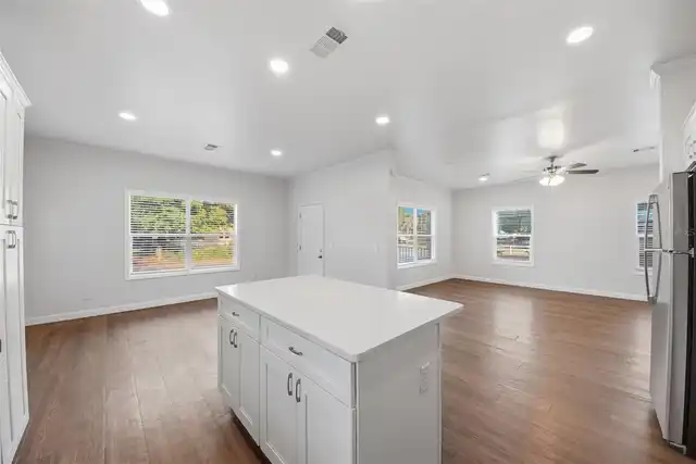 Listing Photo 9