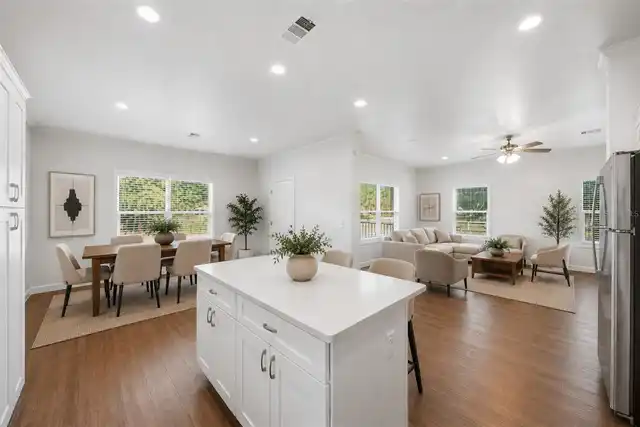 Listing Photo 10