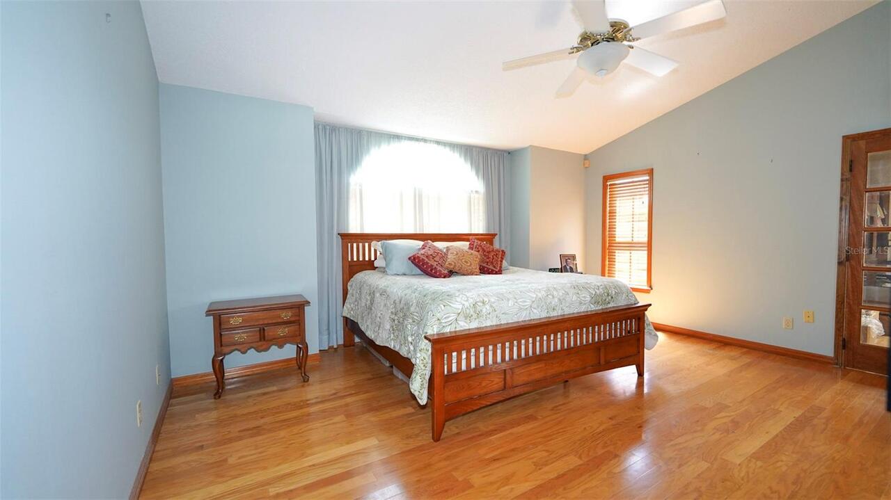 Listing Photo 12