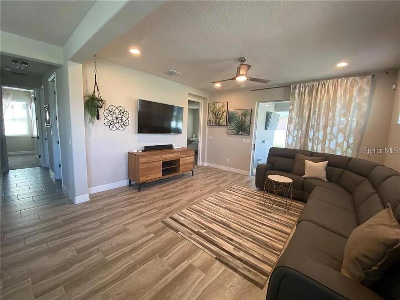 Listing Photo 8