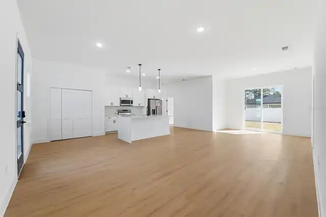 Listing Photo 8