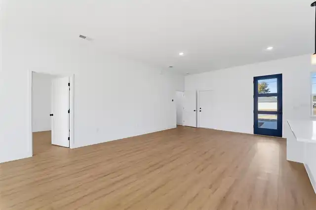 Listing Photo 10