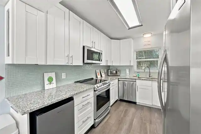 Listing Photo 11