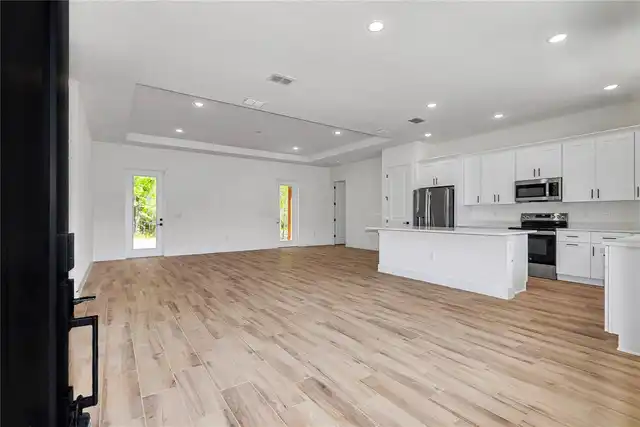 Listing Photo 12