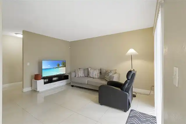 Listing Photo 12