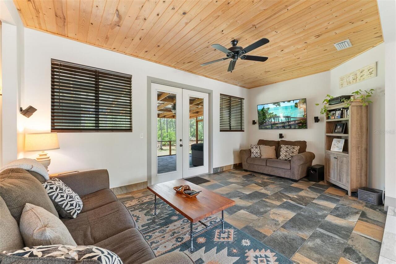 Listing Photo 14